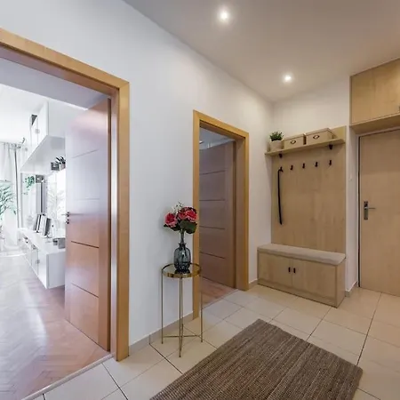 I & I Apart, Garage - Historical Old Town Daire Bratislava