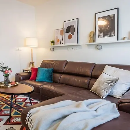 I & I Apart, Garage - Historical Old Town Daire