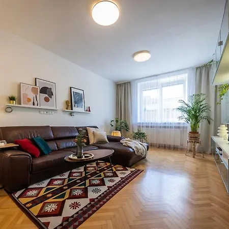 I & I Apart, Garage - Historical Old Town Daire Bratislava